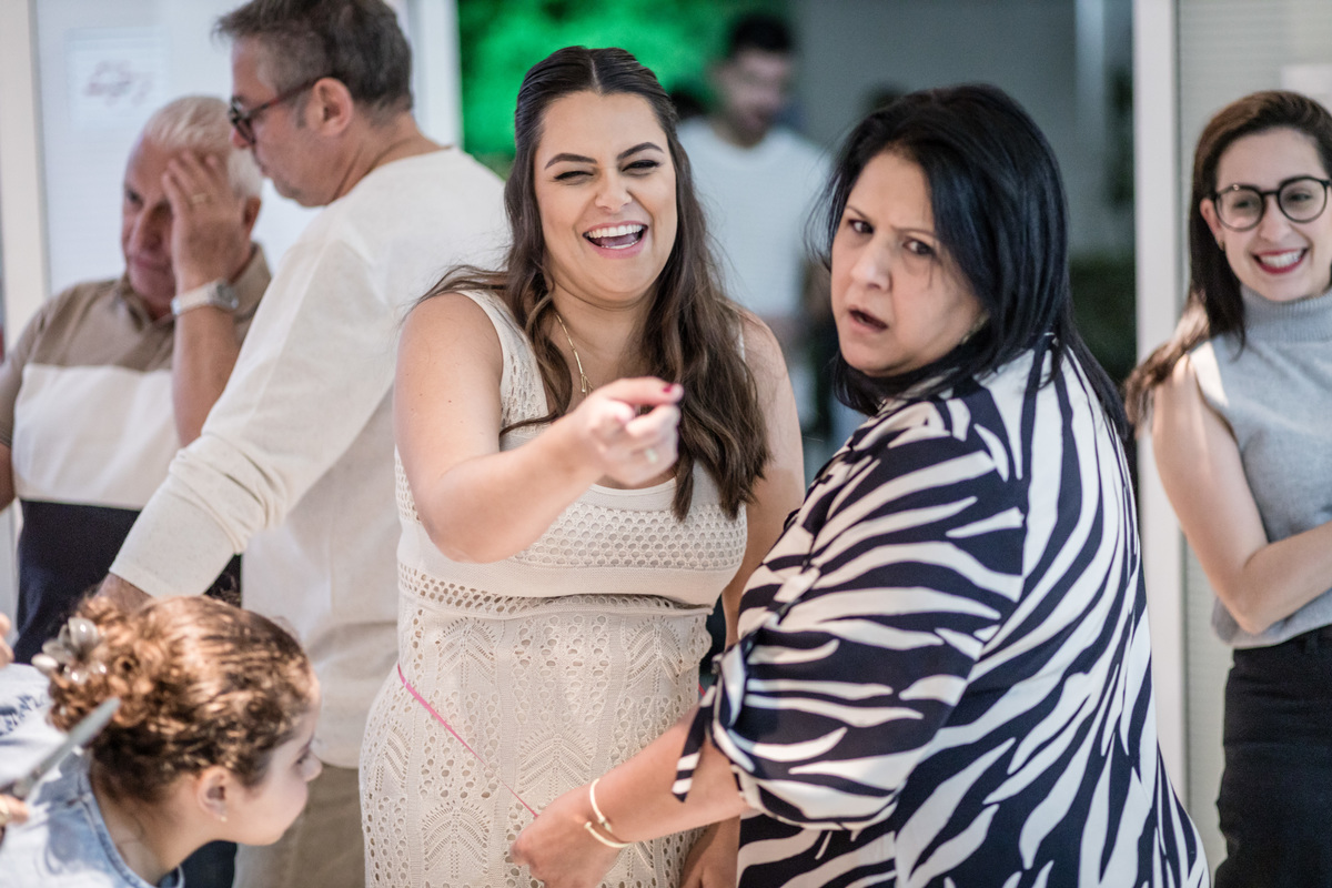 Chá de bebê, chá revelação, festa infantil, aniversário, festa de criança, decoração, gincana, salão do prédio, salão de festa, gestante, grávida, fralda, mamadeira, vestido branco, Isadora, Nayara, fotos de meninas, foto de aniversário, ursinho, 
