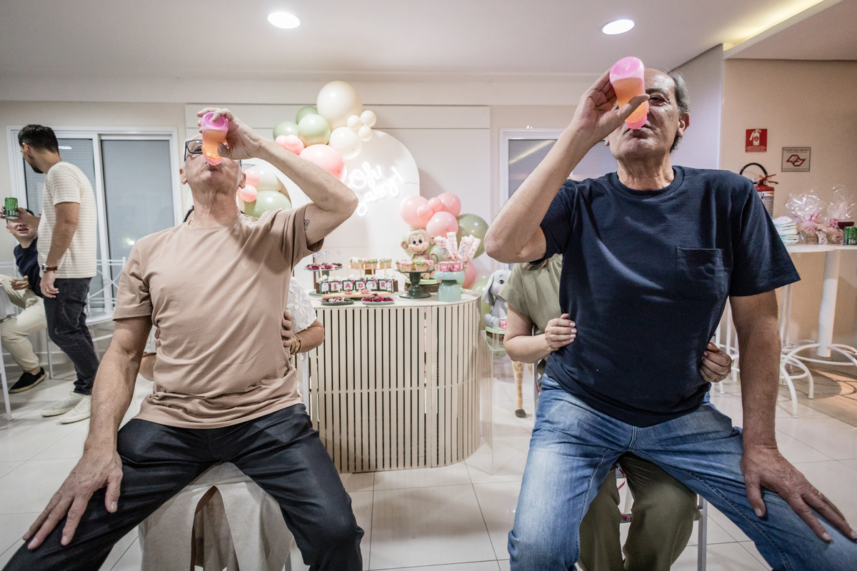 Chá de bebê, chá revelação, festa infantil, aniversário, festa de criança, decoração, gincana, salão do prédio, salão de festa, gestante, grávida, fralda, mamadeira, vestido branco, Isadora, Nayara, fotos de meninas, foto de aniversário, ursinho, 