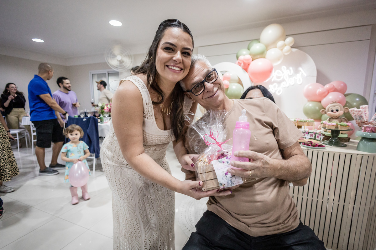 Chá de bebê, chá revelação, festa infantil, aniversário, festa de criança, decoração, gincana, salão do prédio, salão de festa, gestante, grávida, fralda, mamadeira, vestido branco, Isadora, Nayara, fotos de meninas, foto de aniversário, ursinho, 