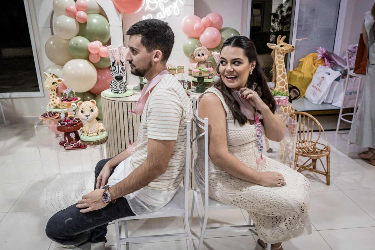 Chá de bebê, chá revelação, festa infantil, aniversário, festa de criança, decoração, gincana, salão do prédio, salão de festa, gestante, grávida, fralda, mamadeira, vestido branco, Isadora, Nayara, fotos de meninas, foto de aniversário, ursinho, 