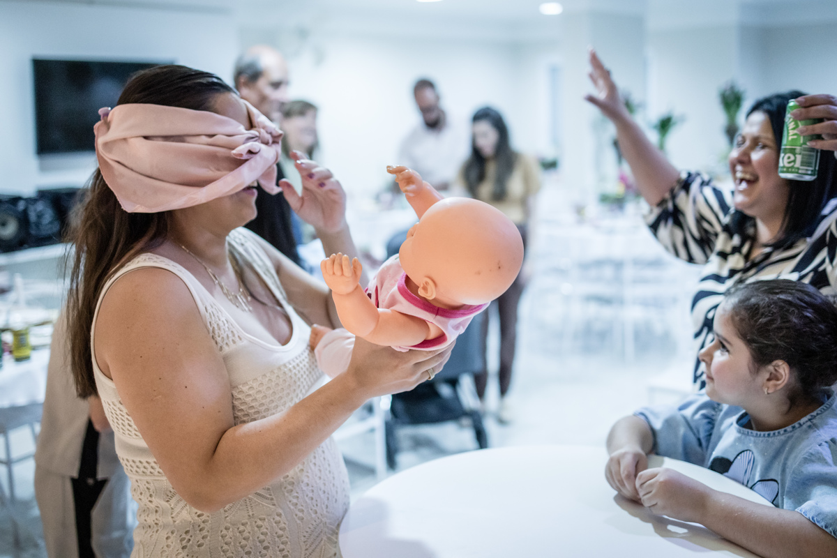 Chá de bebê, chá revelação, festa infantil, aniversário, festa de criança, decoração, gincana, salão do prédio, salão de festa, gestante, grávida, fralda, mamadeira, vestido branco, Isadora, Nayara, fotos de meninas, foto de aniversário, ursinho, 