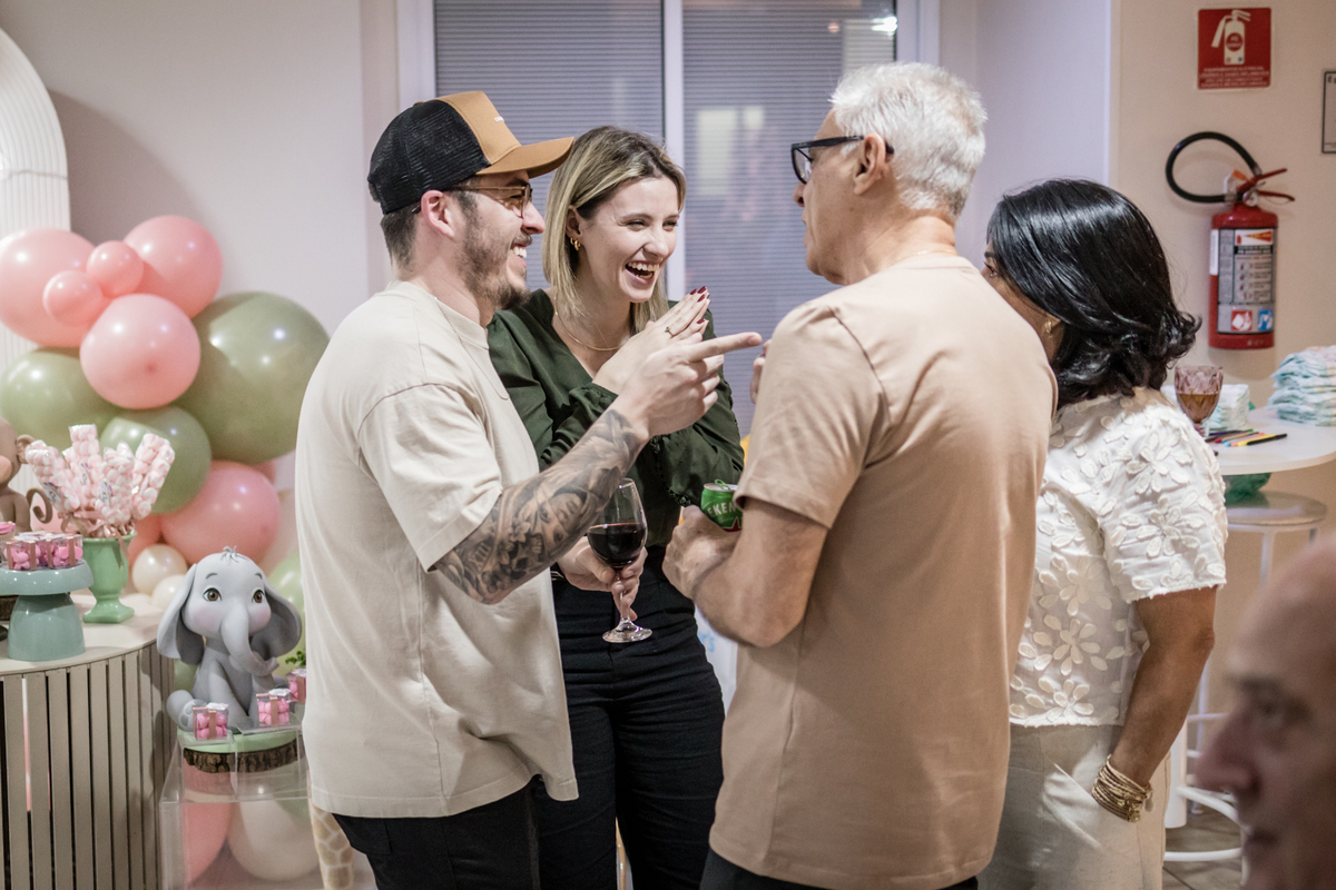 Chá de bebê, chá revelação, festa infantil, aniversário, festa de criança, decoração, gincana, salão do prédio, salão de festa, gestante, grávida, fralda, mamadeira, vestido branco, Isadora, Nayara, fotos de meninas, foto de aniversário, ursinho, 
