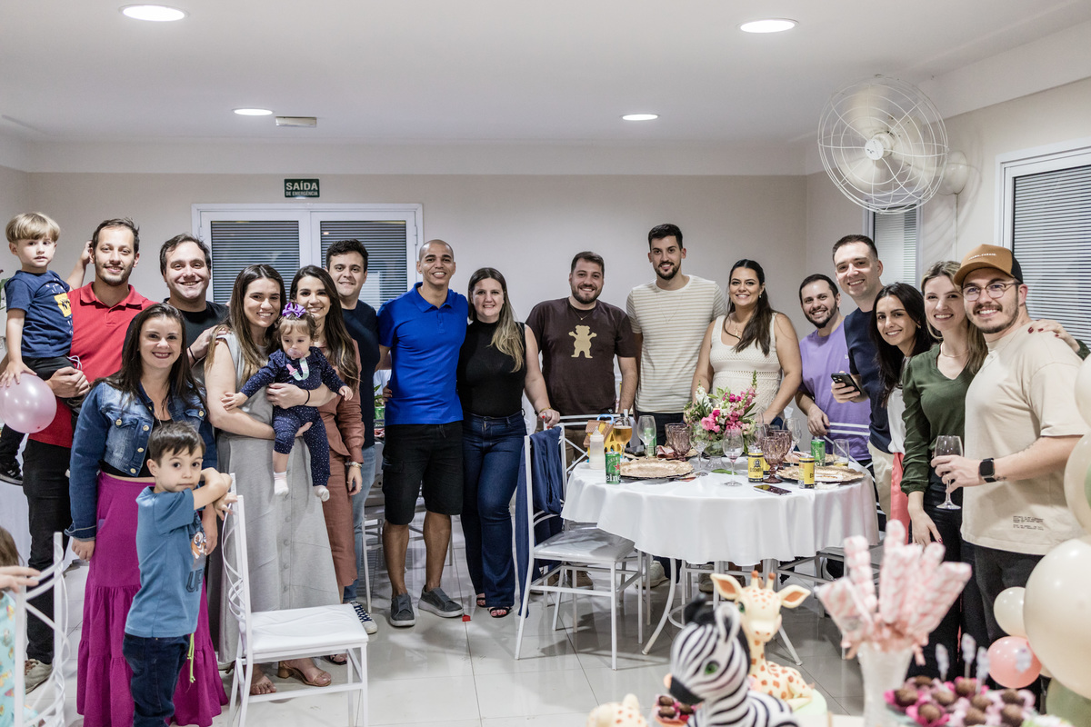 Chá de bebê, chá revelação, festa infantil, aniversário, festa de criança, decoração, gincana, salão do prédio, salão de festa, gestante, grávida, fralda, mamadeira, vestido branco, Isadora, Nayara, fotos de meninas, foto de aniversário, ursinho, 