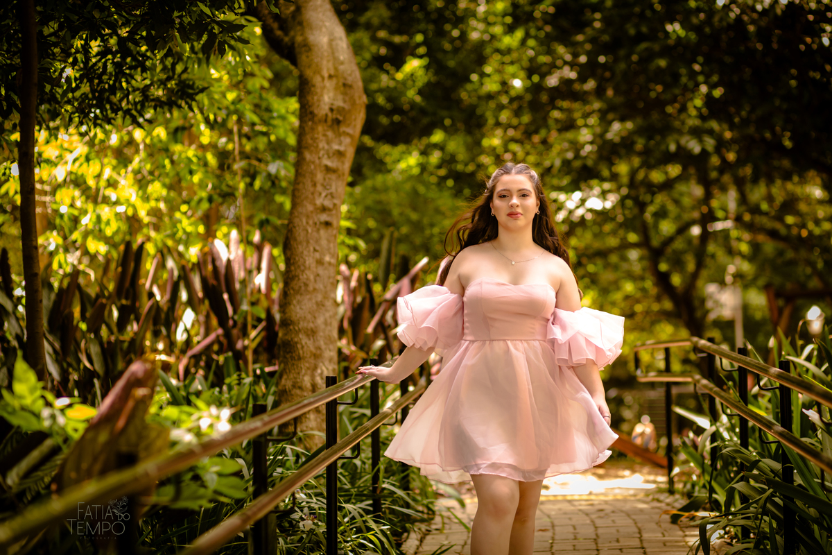 Ensaio fotográfico, fotografia, fotografo em São Paulo, museu do Ipiranga, jardim botânico, xv anos, 15 anos, debutante, aniversario, família, mãe, decoração, vestido, buffet em são caetano, São Caetano do Sul, São Bernardo, cor de rosa, pink, mulher, 