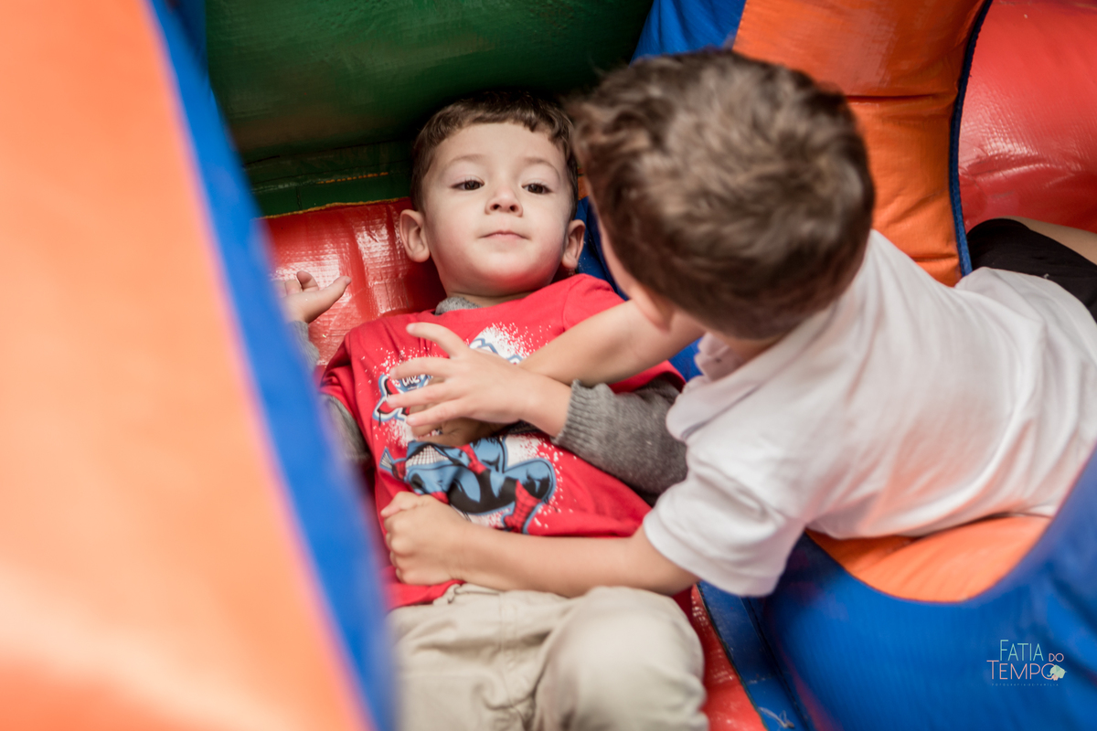 aniversario no salao do predio, festa no predio, aniversario no predio, festa do homem aranha, festa de menino, aniversario de menina, parabens do homens a aranha, homem a aranha, decoracao homem aranha, fotografo de aniversario