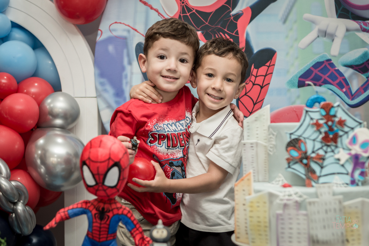 aniversario no salao do predio, festa no predio, aniversario no predio, festa do homem aranha, festa de menino, aniversario de menina, parabens do homens a aranha, homem a aranha, decoracao homem aranha, fotografo de aniversario