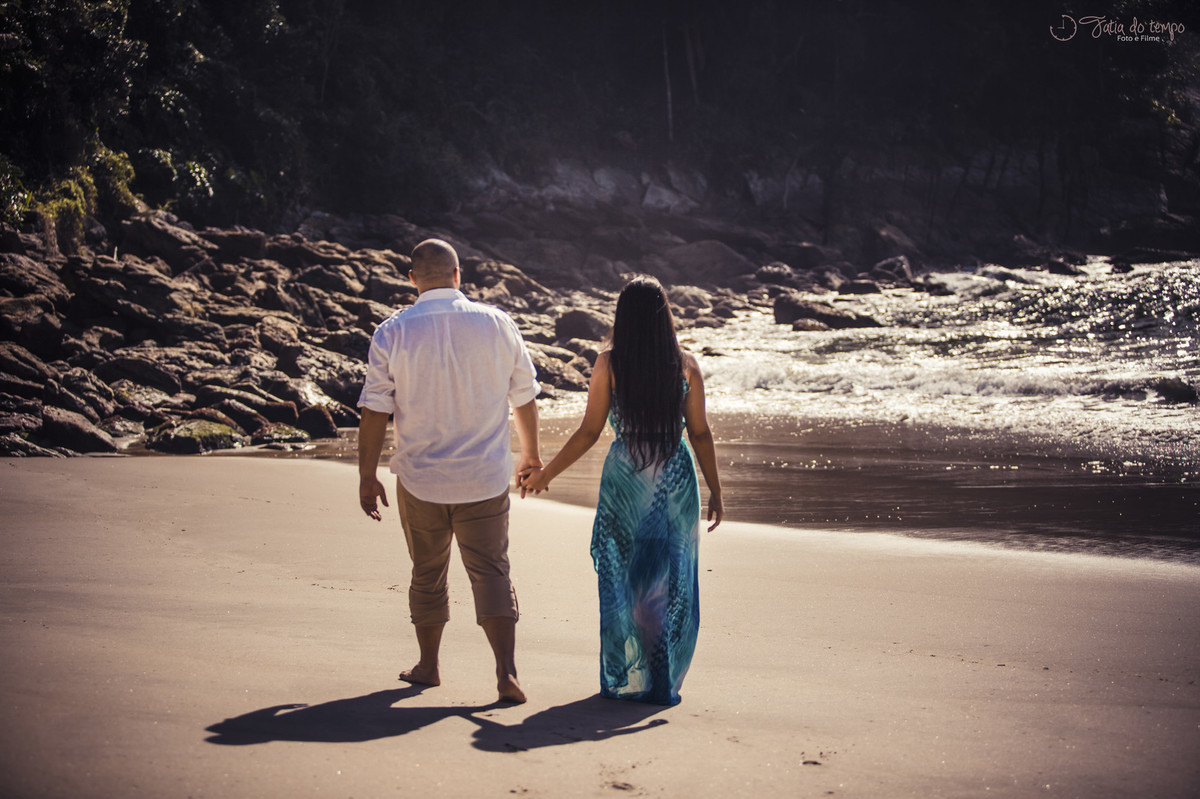 ensaio pre casamento, ensaio de casal, ensaio na praia, pé na areia, vou casar na praia, fotografia na praia, praia de sorocotuva, praia do guarujá