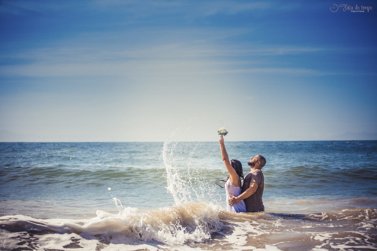 ensaio pre casamento, ensaio de casal, ensaio na praia, pé na areia, vou casar na praia, fotografia na praia, praia de sorocotuva, praia do guarujá