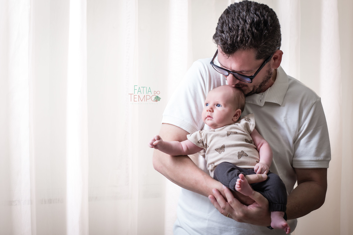 newborn, recém nascido, bebê, criança, família, irmã, pai de menina, mãe, pai, mãe de menina, mãe de menino, ensaio fotográfico, fotógrafo de criança, ensaio infantil, olho azul, ursinho de pelúcia, cesárea, parto natural, parto normal, parteira, estúdio,