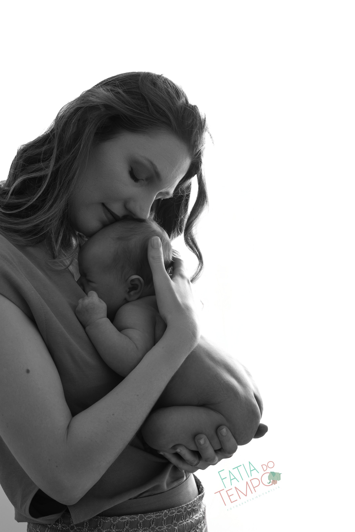 newborn, recém nascido, bebê, criança, família, irmã, pai de menina, mãe, pai, mãe de menina, mãe de menino, ensaio fotográfico, fotógrafo de criança, ensaio infantil, olho azul, ursinho de pelúcia, cesárea, parto natural, parto normal, parteira, estúdio,