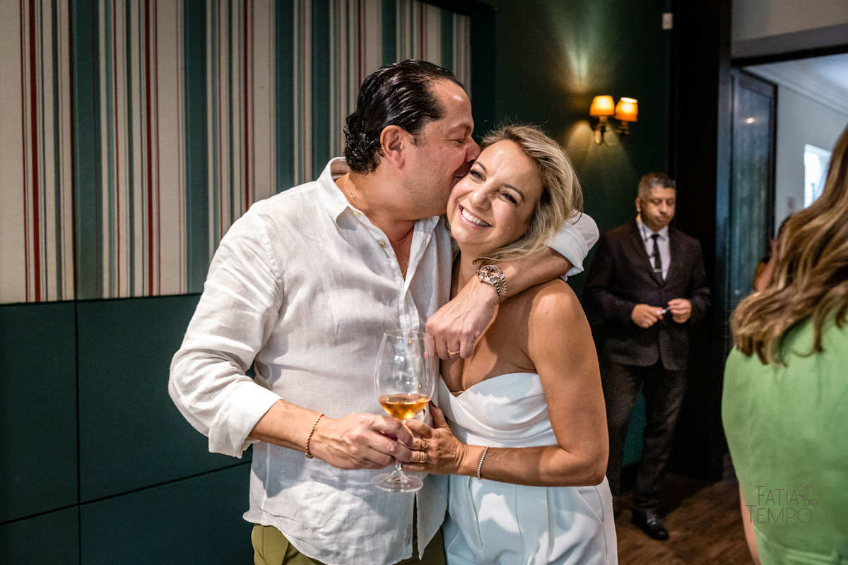 aniversário, baby beef, restaurante, bairro jardim, aniversário de adulto, decoração, fotografia, bartenders, drink, leandrini, blindagem, posta de gasolina, alta sociedade, elite, high society, doces finos, banda, assessoria, Buffet, vestido branco, 