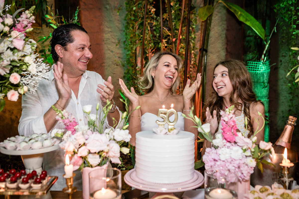 aniversário, baby beef, restaurante, bairro jardim, aniversário de adulto, decoração, fotografia, bartenders, drink, leandrini, blindagem, posta de gasolina, alta sociedade, elite, high society, doces finos, banda, assessoria, Buffet, vestido branco, 