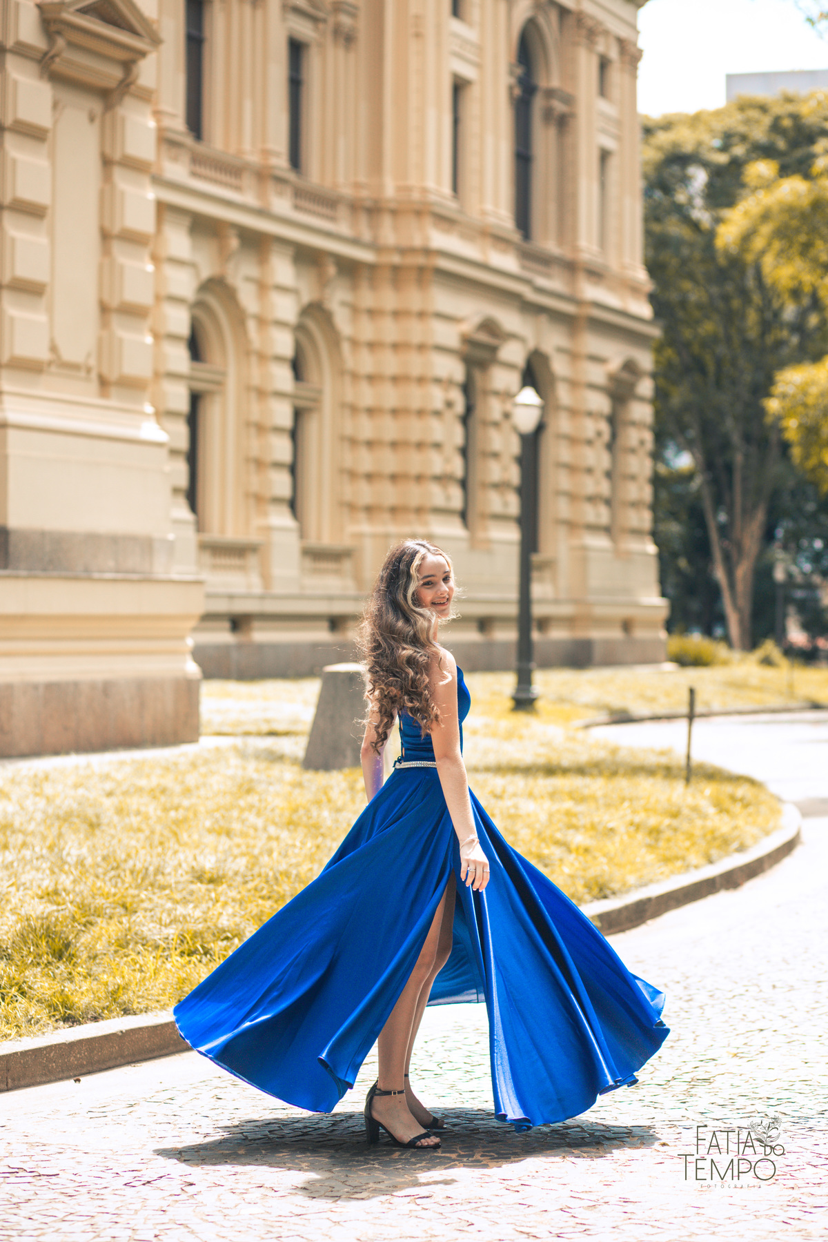 Ensaio, xv, 15 anos, debutante, museu do Ipiranga, ensaio fotográfico, maquiagem, vestido azul, vestido de festa, aluguel de vestido, debutante, Buffet para 15 anos, balet, balada, dj, mc, funk, trap, street dance, bailarina, fotógrafo, make, hair, dior, 