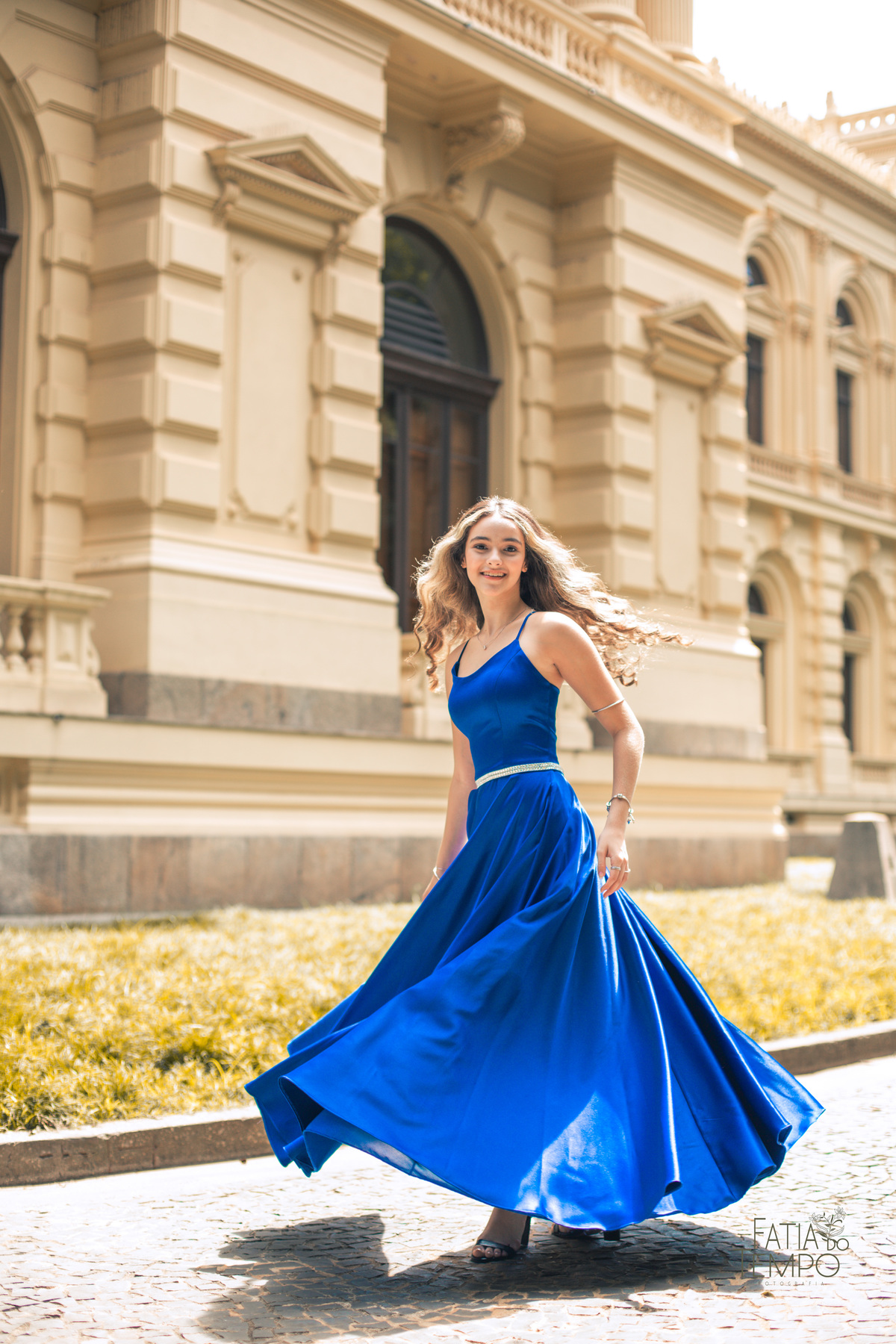 Ensaio, xv, 15 anos, debutante, museu do Ipiranga, ensaio fotográfico, maquiagem, vestido azul, vestido de festa, aluguel de vestido, debutante, Buffet para 15 anos, balet, balada, dj, mc, funk, trap, street dance, bailarina, fotógrafo, make, hair, dior, 