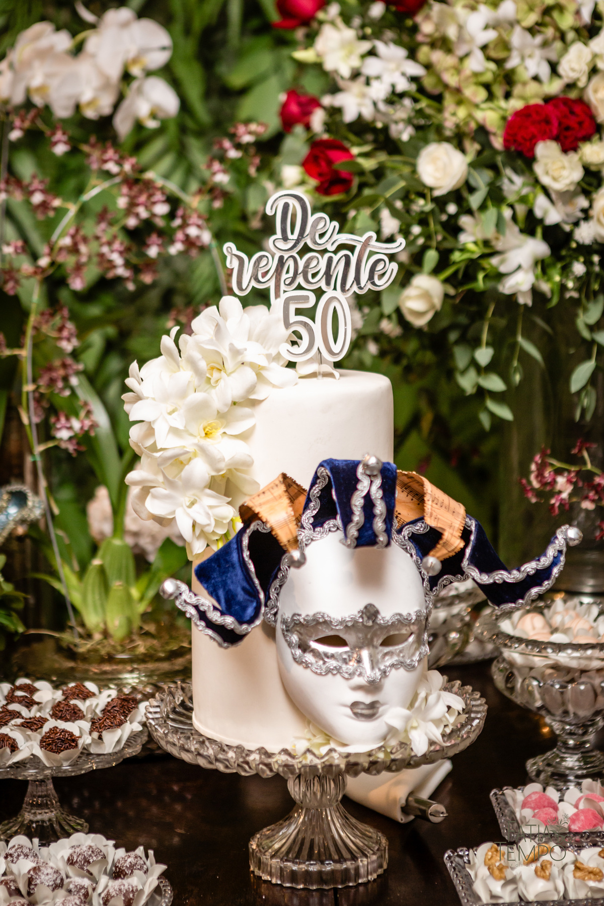 aniversário, 50 anos, festa a fantasia, baile de máscaras, Alameda 7, presunto, festa de aniversario, vestido de festa, mesa de frios, maquiagem, cabeleireiro, buffet em são caetano, atração, São Caetano do Sul, bobo da corte, personagens, flashback, 