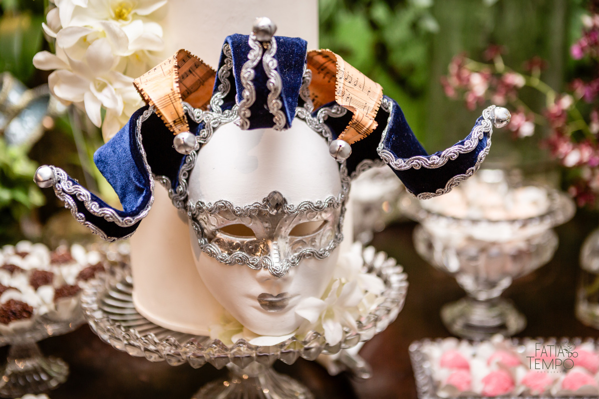 aniversário, 50 anos, festa a fantasia, baile de máscaras, Alameda 7, presunto, festa de aniversario, vestido de festa, mesa de frios, maquiagem, cabeleireiro, buffet em são caetano, atração, São Caetano do Sul, bobo da corte, personagens, flashback, 