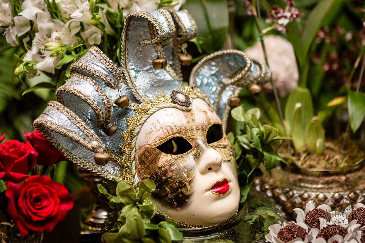 aniversário, 50 anos, festa a fantasia, baile de máscaras, Alameda 7, presunto, festa de aniversario, vestido de festa, mesa de frios, maquiagem, cabeleireiro, buffet em são caetano, atração, São Caetano do Sul, bobo da corte, personagens, flashback, 