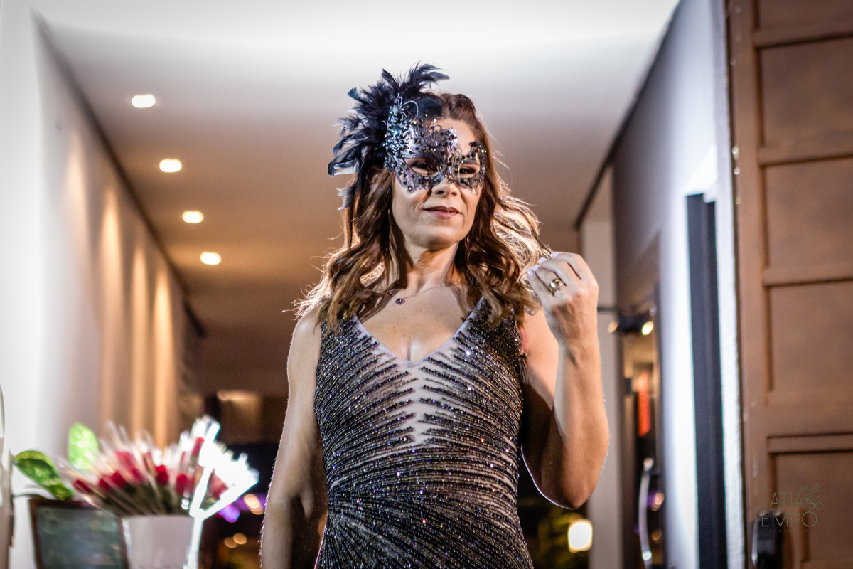 aniversário, 50 anos, festa a fantasia, baile de máscaras, Alameda 7, presunto, festa de aniversario, vestido de festa, mesa de frios, maquiagem, cabeleireiro, buffet em são caetano, atração, São Caetano do Sul, bobo da corte, personagens, flashback, 