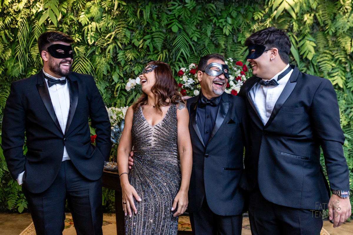 aniversário, 50 anos, festa a fantasia, baile de máscaras, Alameda 7, presunto, festa de aniversario, vestido de festa, mesa de frios, maquiagem, cabeleireiro, buffet em são caetano, atração, São Caetano do Sul, bobo da corte, personagens, flashback, 