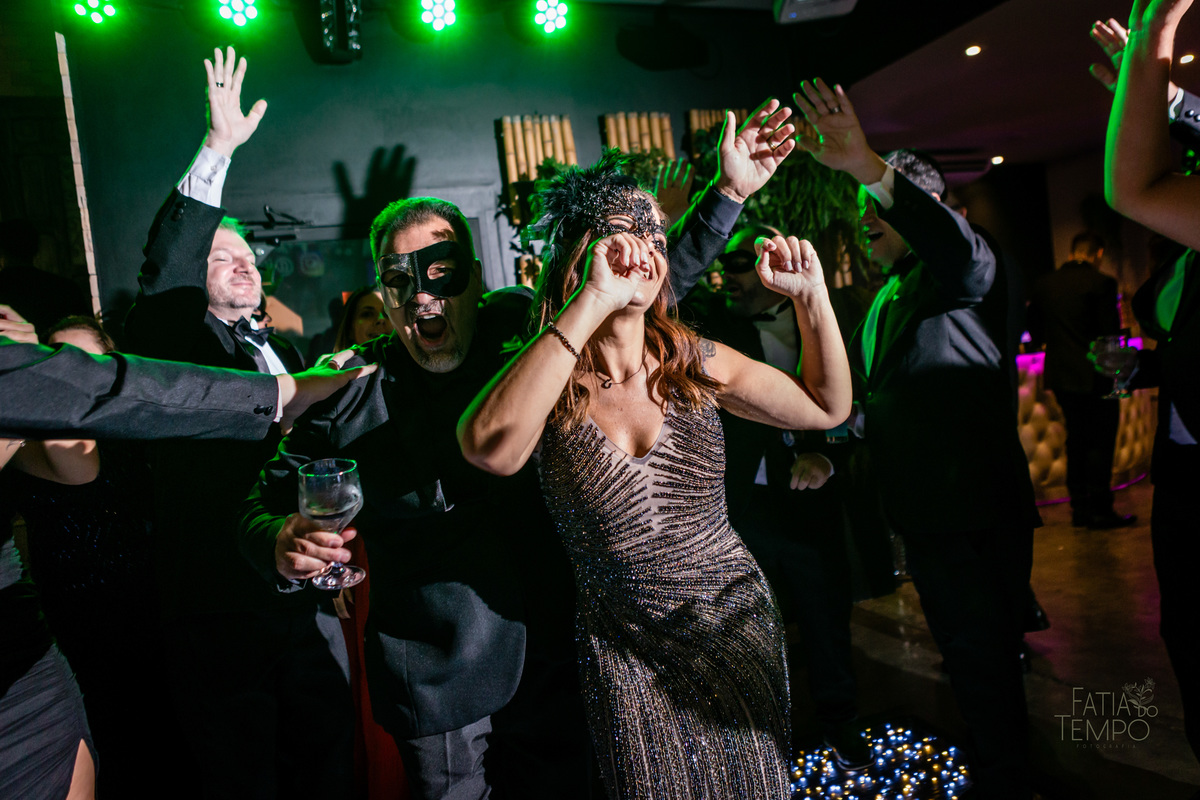 aniversário, 50 anos, festa a fantasia, baile de máscaras, Alameda 7, presunto, festa de aniversario, vestido de festa, mesa de frios, maquiagem, cabeleireiro, buffet em são caetano, atração, São Caetano do Sul, bobo da corte, personagens, flashback, 