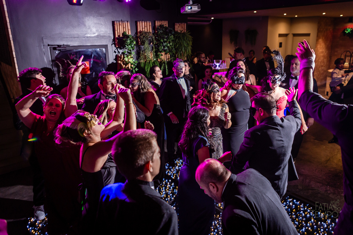 aniversário, 50 anos, festa a fantasia, baile de máscaras, Alameda 7, presunto, festa de aniversario, vestido de festa, mesa de frios, maquiagem, cabeleireiro, buffet em são caetano, atração, São Caetano do Sul, bobo da corte, personagens, flashback, 