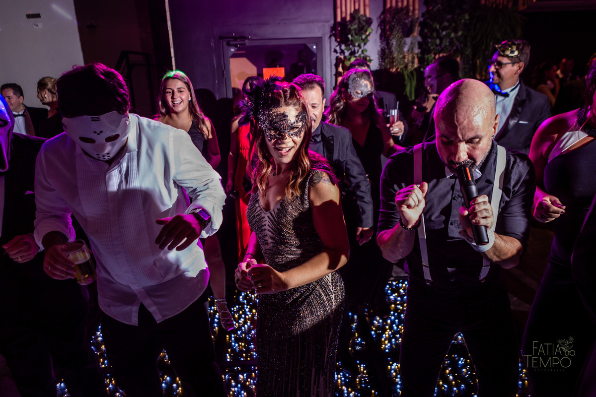 aniversário, 50 anos, festa a fantasia, baile de máscaras, Alameda 7, presunto, festa de aniversario, vestido de festa, mesa de frios, maquiagem, cabeleireiro, buffet em são caetano, atração, São Caetano do Sul, bobo da corte, personagens, flashback, 