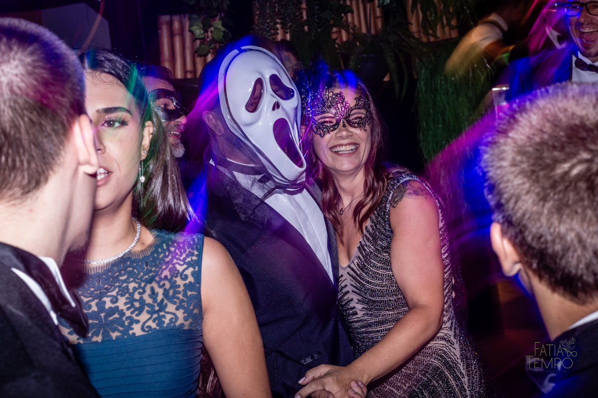 aniversário, 50 anos, festa a fantasia, baile de máscaras, Alameda 7, presunto, festa de aniversario, vestido de festa, mesa de frios, maquiagem, cabeleireiro, buffet em são caetano, atração, São Caetano do Sul, bobo da corte, personagens, flashback, 