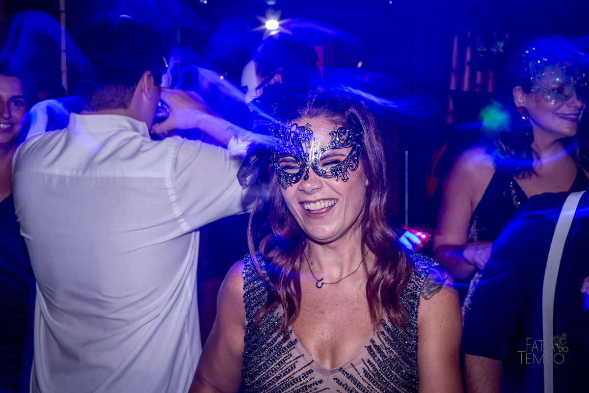 aniversário, 50 anos, festa a fantasia, baile de máscaras, Alameda 7, presunto, festa de aniversario, vestido de festa, mesa de frios, maquiagem, cabeleireiro, buffet em são caetano, atração, São Caetano do Sul, bobo da corte, personagens, flashback, 