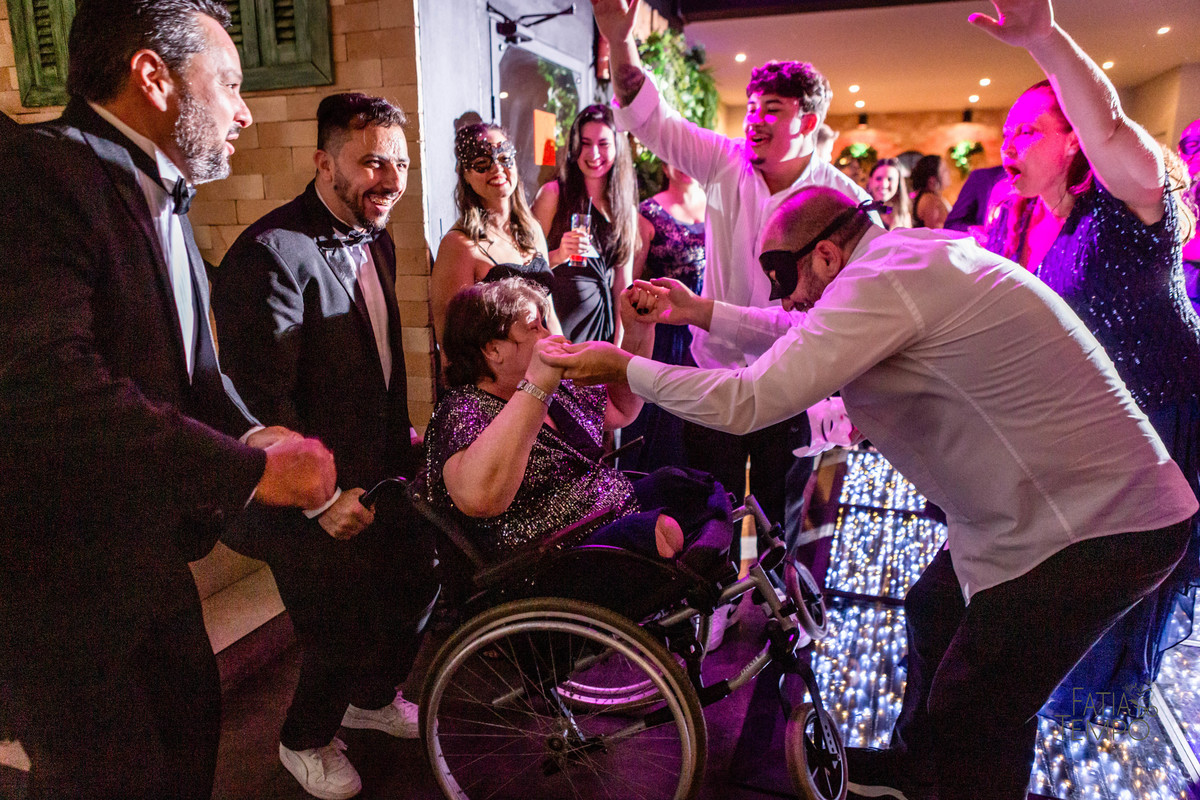 aniversário, 50 anos, festa a fantasia, baile de máscaras, Alameda 7, presunto, festa de aniversario, vestido de festa, mesa de frios, maquiagem, cabeleireiro, buffet em são caetano, atração, São Caetano do Sul, bobo da corte, personagens, flashback, 