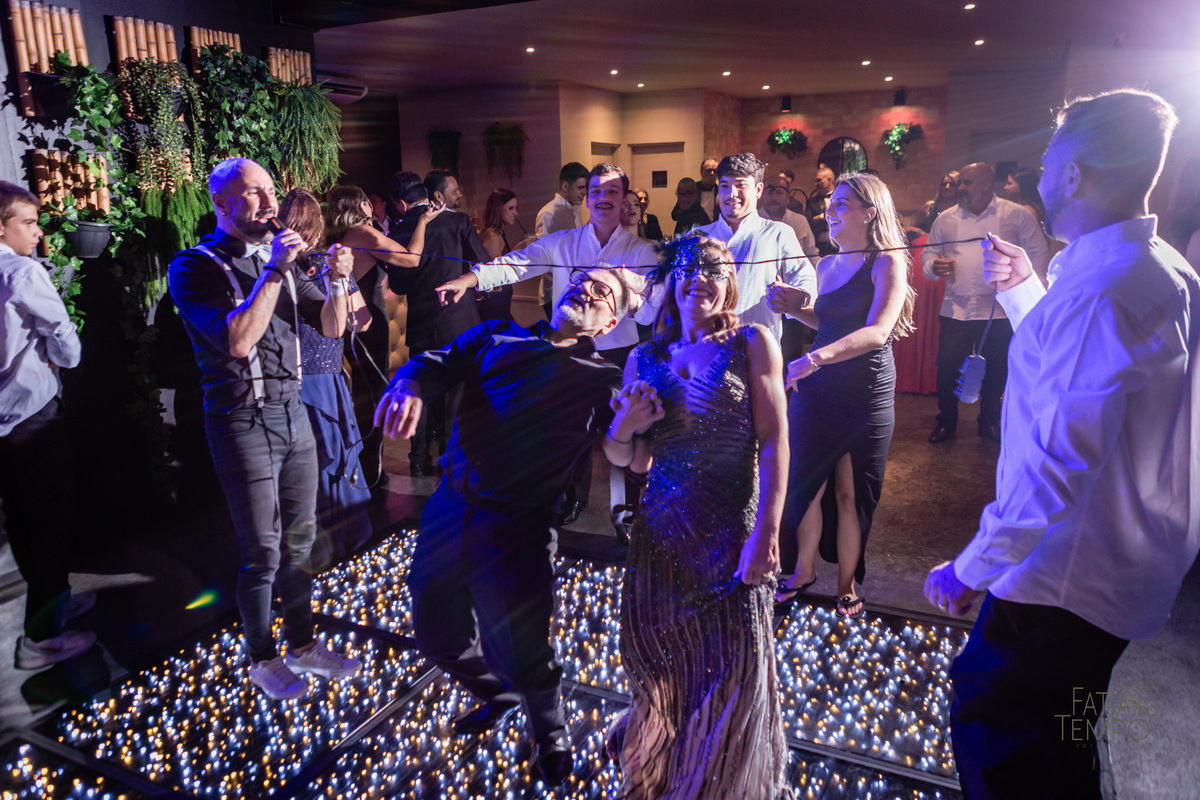 aniversário, 50 anos, festa a fantasia, baile de máscaras, Alameda 7, presunto, festa de aniversario, vestido de festa, mesa de frios, maquiagem, cabeleireiro, buffet em são caetano, atração, São Caetano do Sul, bobo da corte, personagens, flashback, 