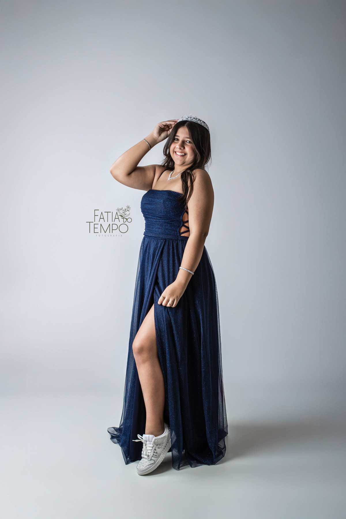 ensaio fotográfico, estúdio fotográfico, estúdio, fotografia, debutante, 15 anos, festa de debutante, Buffet em São Caetano, São Caetano do Sul, adolescente, menina, vestido de festa, maquiagem, assessoria, celebrante, bolo, doces finos, 