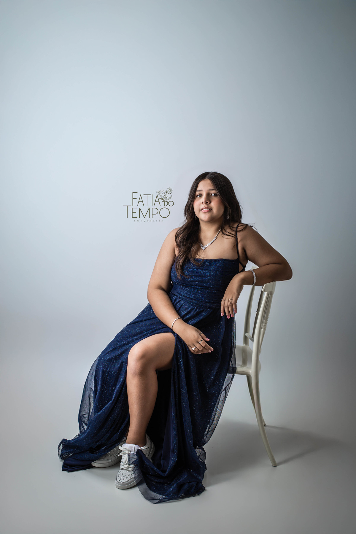 ensaio fotográfico, estúdio fotográfico, estúdio, fotografia, debutante, 15 anos, festa de debutante, Buffet em São Caetano, São Caetano do Sul, adolescente, menina, vestido de festa, maquiagem, assessoria, celebrante, bolo, doces finos, 