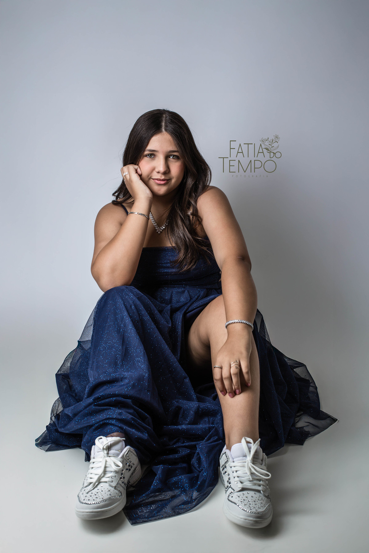 ensaio fotográfico, estúdio fotográfico, estúdio, fotografia, debutante, 15 anos, festa de debutante, Buffet em São Caetano, São Caetano do Sul, adolescente, menina, vestido de festa, maquiagem, assessoria, celebrante, bolo, doces finos, 