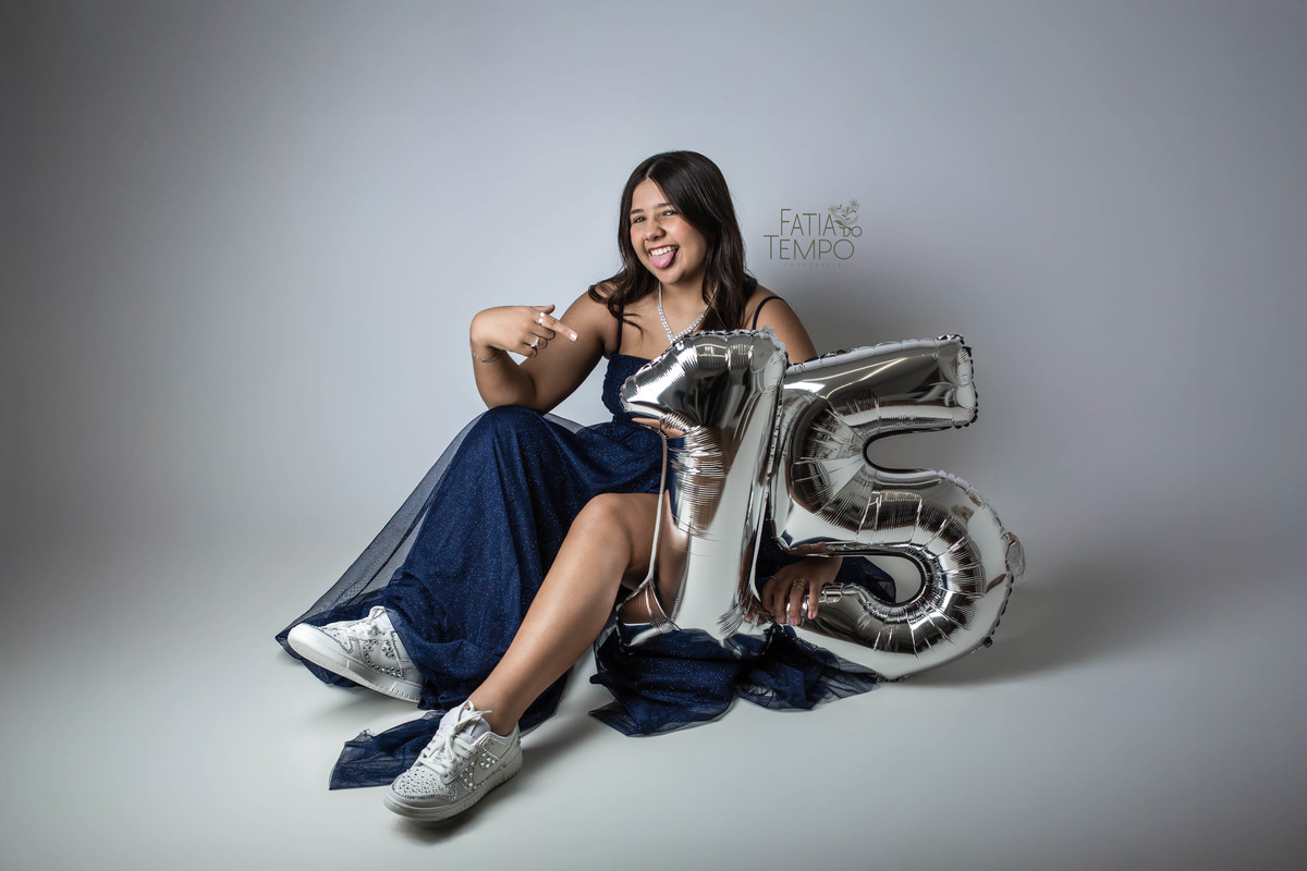 ensaio fotográfico, estúdio fotográfico, estúdio, fotografia, debutante, 15 anos, festa de debutante, Buffet em São Caetano, São Caetano do Sul, adolescente, menina, vestido de festa, maquiagem, assessoria, celebrante, bolo, doces finos, 