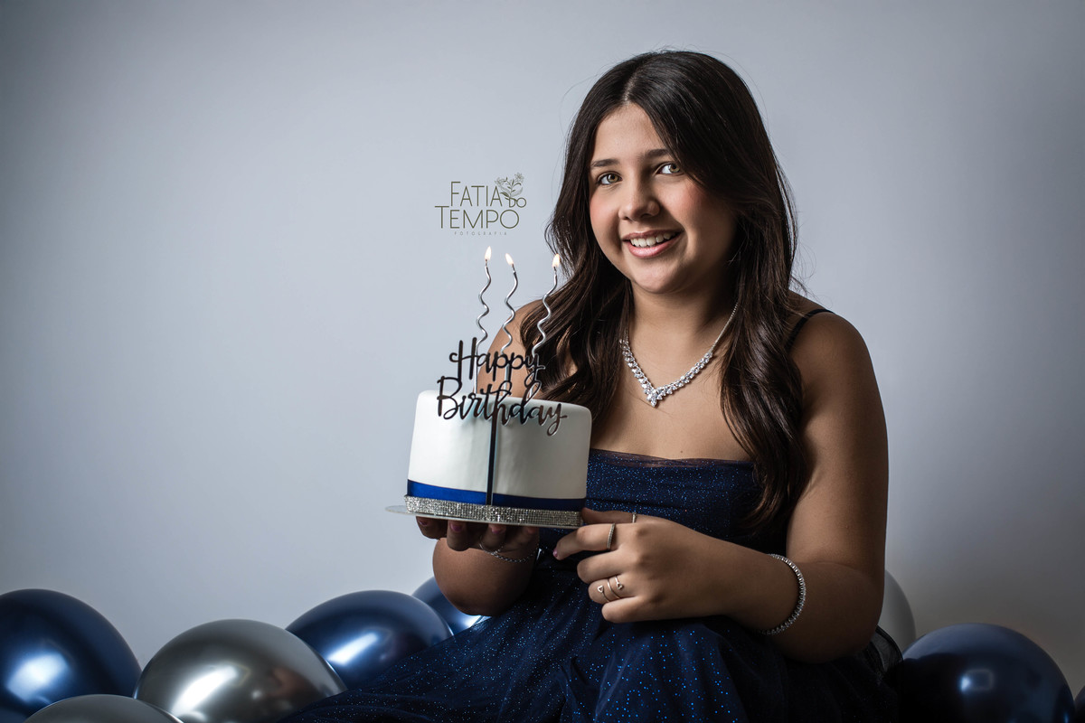 ensaio fotográfico, estúdio fotográfico, estúdio, fotografia, debutante, 15 anos, festa de debutante, Buffet em São Caetano, São Caetano do Sul, adolescente, menina, vestido de festa, maquiagem, assessoria, celebrante, bolo, doces finos, 