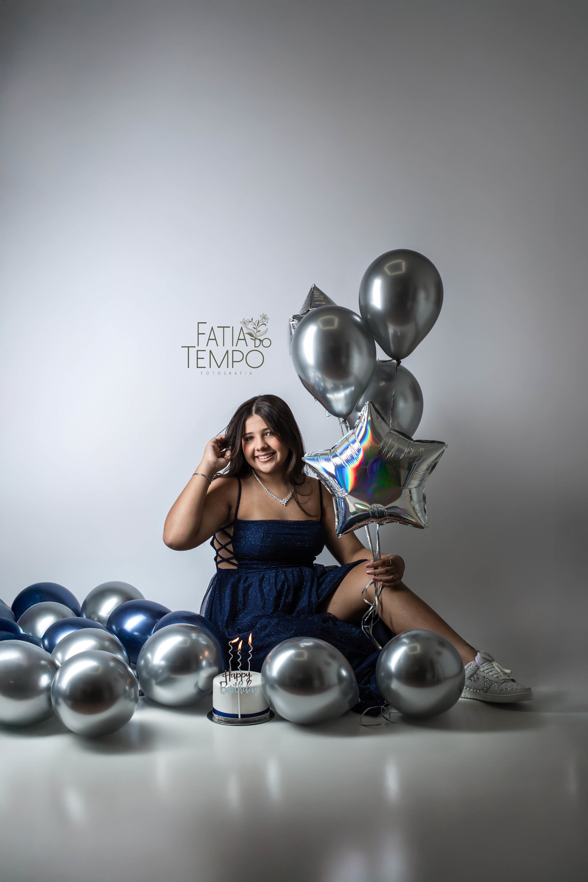 ensaio fotográfico, estúdio fotográfico, estúdio, fotografia, debutante, 15 anos, festa de debutante, Buffet em São Caetano, São Caetano do Sul, adolescente, menina, vestido de festa, maquiagem, assessoria, celebrante, bolo, doces finos, 