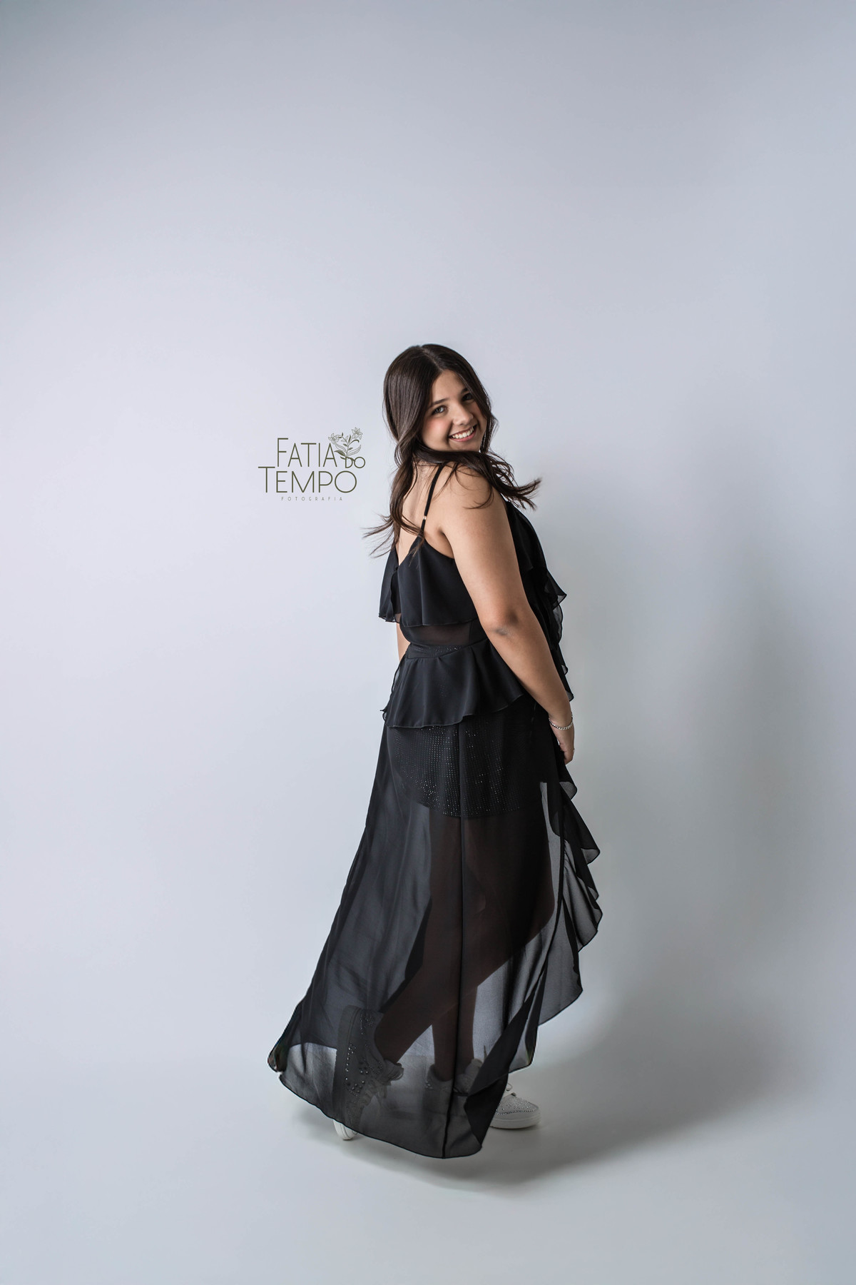 ensaio fotográfico, estúdio fotográfico, estúdio, fotografia, debutante, 15 anos, festa de debutante, Buffet em São Caetano, São Caetano do Sul, adolescente, menina, vestido de festa, maquiagem, assessoria, celebrante, bolo, doces finos, 