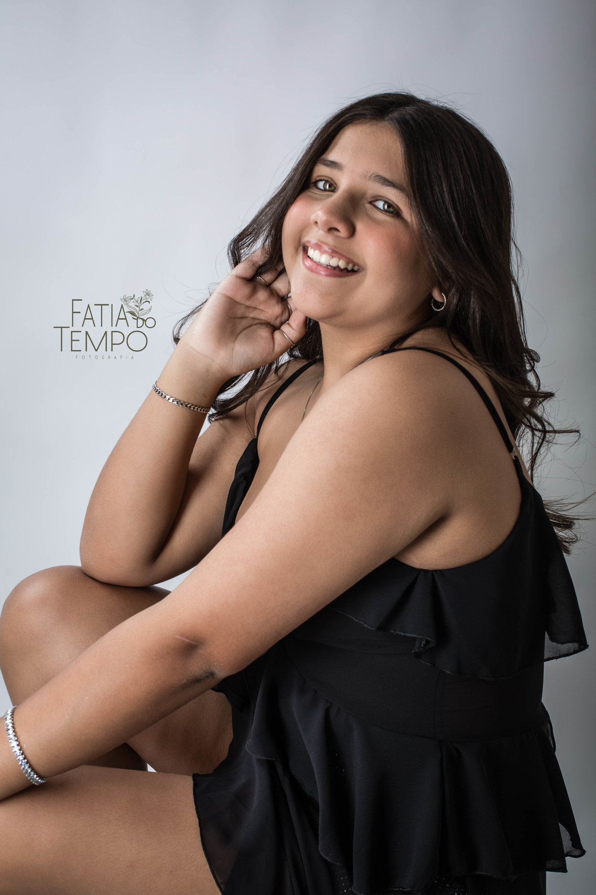 ensaio fotográfico, estúdio fotográfico, estúdio, fotografia, debutante, 15 anos, festa de debutante, Buffet em São Caetano, São Caetano do Sul, adolescente, menina, vestido de festa, maquiagem, assessoria, celebrante, bolo, doces finos, 