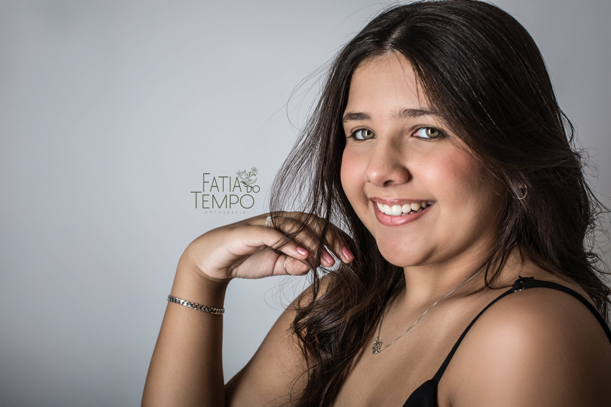 ensaio fotográfico, estúdio fotográfico, estúdio, fotografia, debutante, 15 anos, festa de debutante, Buffet em São Caetano, São Caetano do Sul, adolescente, menina, vestido de festa, maquiagem, assessoria, celebrante, bolo, doces finos, 