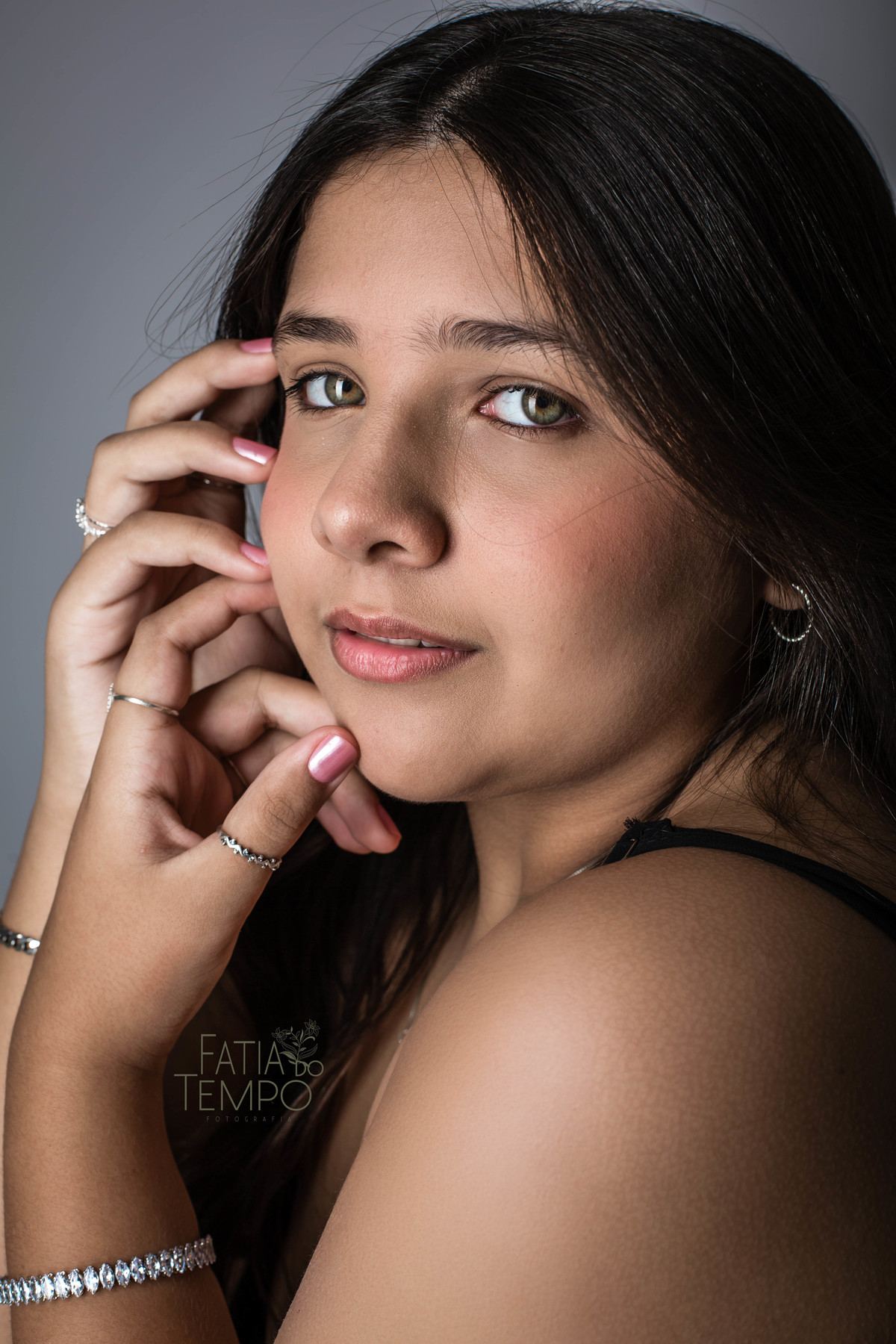 ensaio fotográfico, estúdio fotográfico, estúdio, fotografia, debutante, 15 anos, festa de debutante, Buffet em São Caetano, São Caetano do Sul, adolescente, menina, vestido de festa, maquiagem, assessoria, celebrante, bolo, doces finos, 