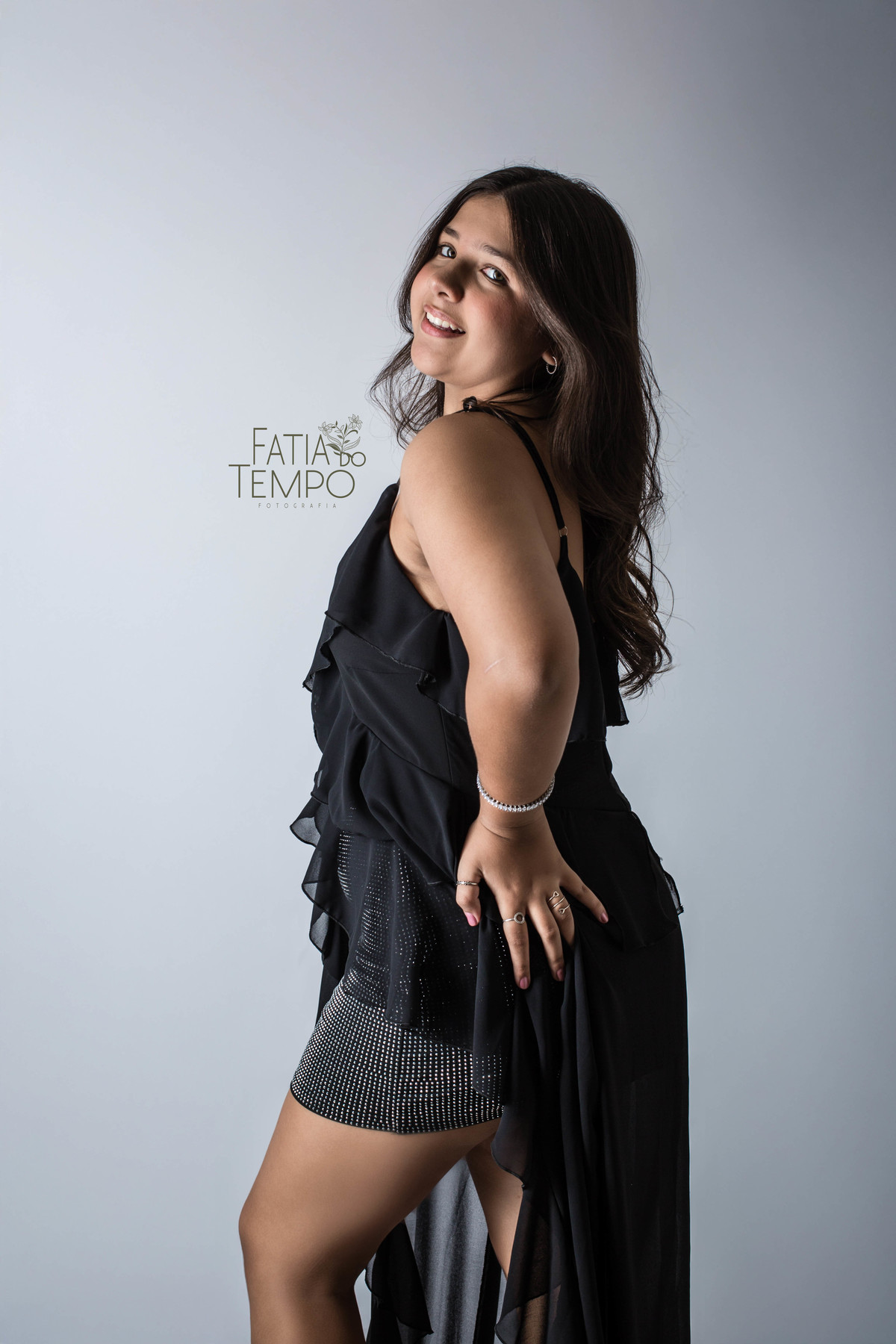 ensaio fotográfico, estúdio fotográfico, estúdio, fotografia, debutante, 15 anos, festa de debutante, Buffet em São Caetano, São Caetano do Sul, adolescente, menina, vestido de festa, maquiagem, assessoria, celebrante, bolo, doces finos, 