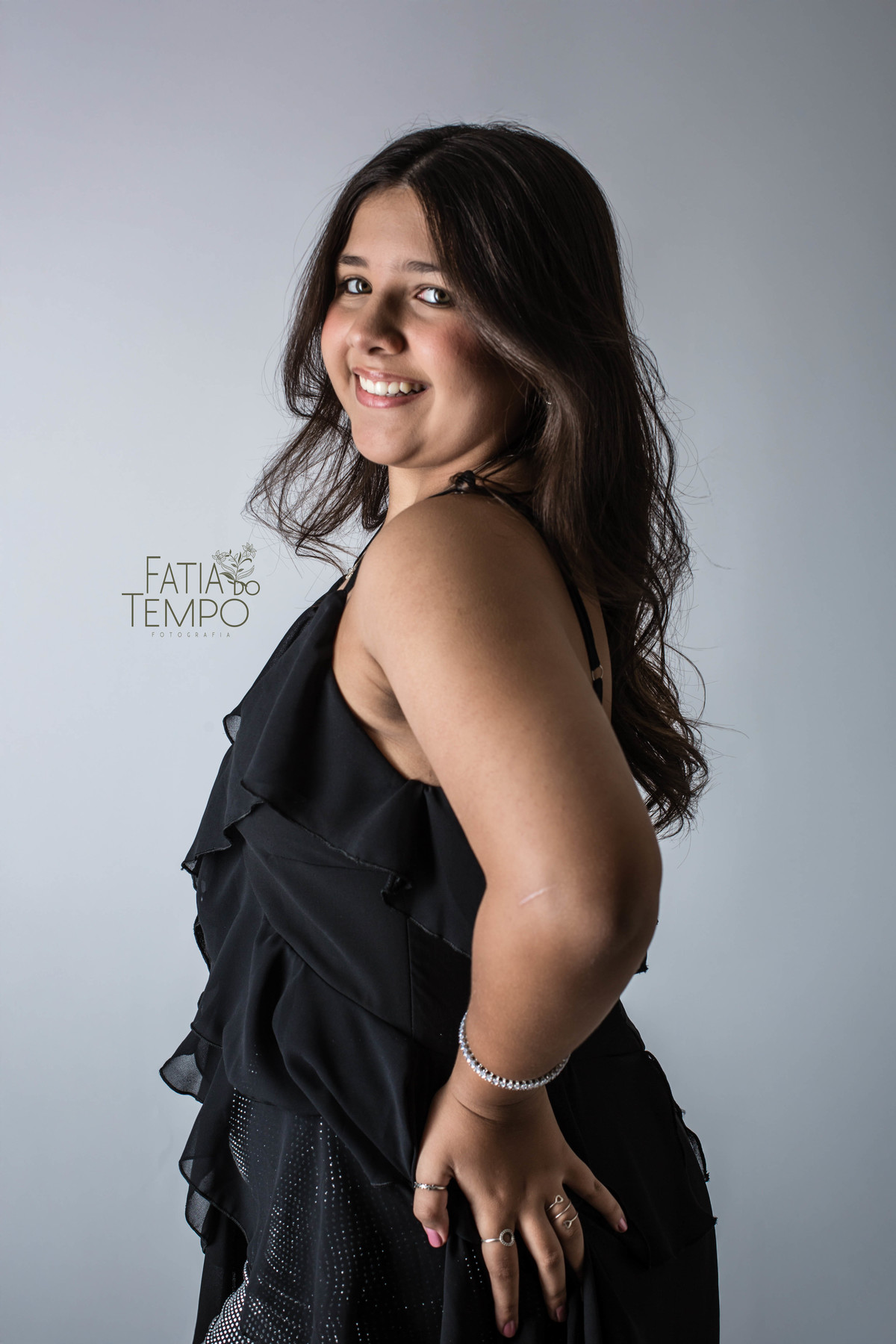 ensaio fotográfico, estúdio fotográfico, estúdio, fotografia, debutante, 15 anos, festa de debutante, Buffet em São Caetano, São Caetano do Sul, adolescente, menina, vestido de festa, maquiagem, assessoria, celebrante, bolo, doces finos, 