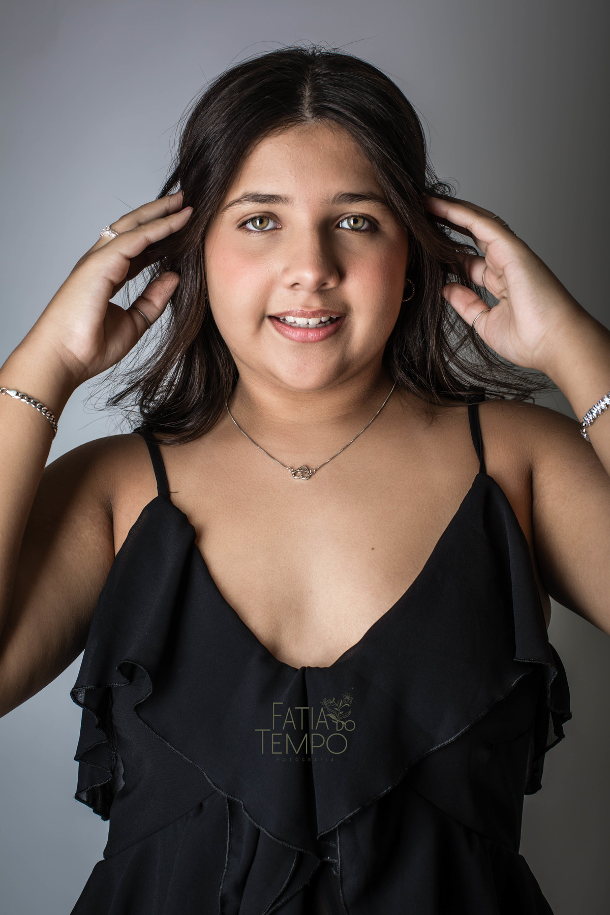 ensaio fotográfico, estúdio fotográfico, estúdio, fotografia, debutante, 15 anos, festa de debutante, Buffet em São Caetano, São Caetano do Sul, adolescente, menina, vestido de festa, maquiagem, assessoria, celebrante, bolo, doces finos, 