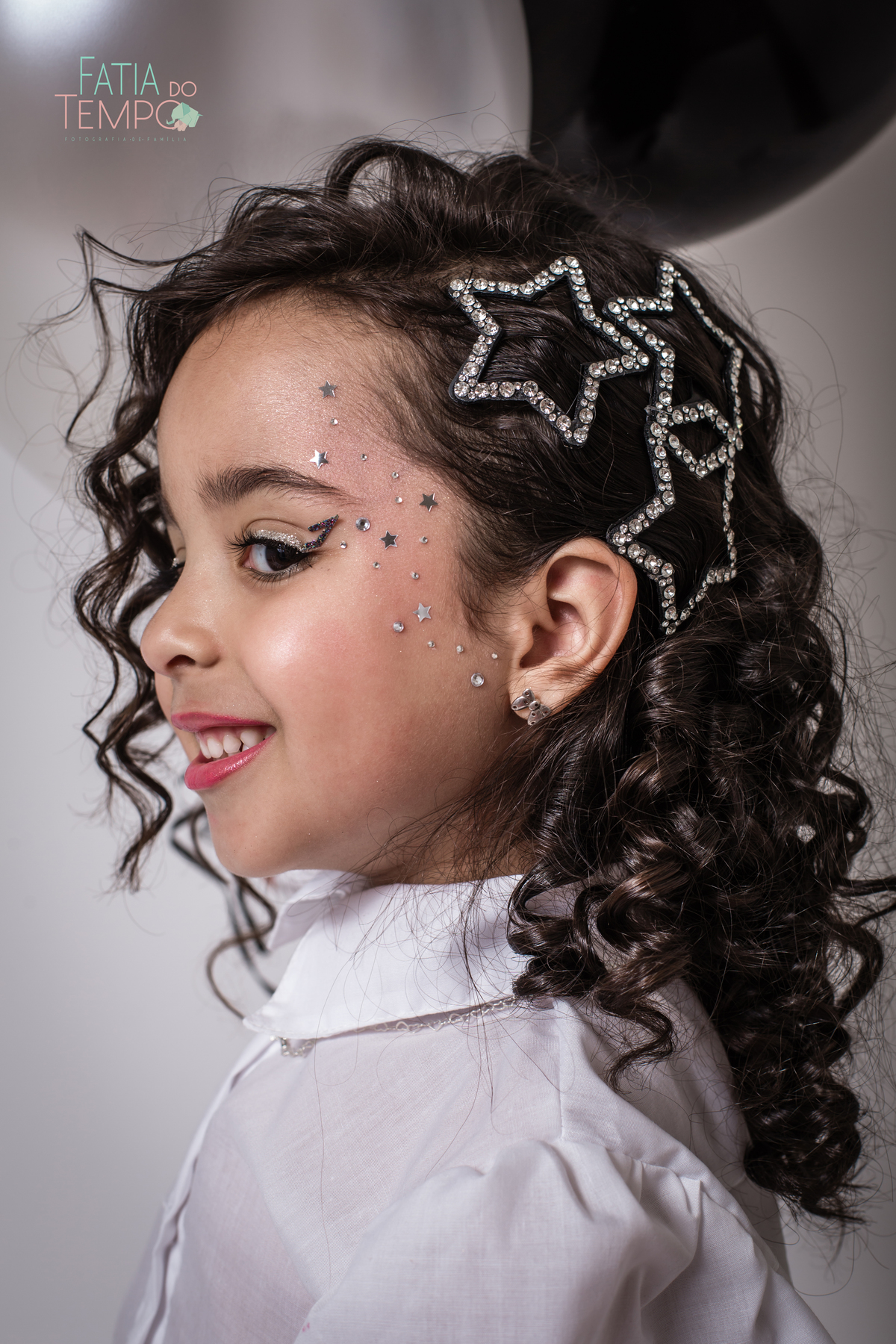 ensaio infantil, fotografia de aniversário, fotos criativas, criança feliz, ensaio temático, estúdio fotográfico, fotos divertidas, recordações especiais, momento mágico, aniversário de criança, fotografia afetiva, sorriso infantil, ensaio colorido, fanta