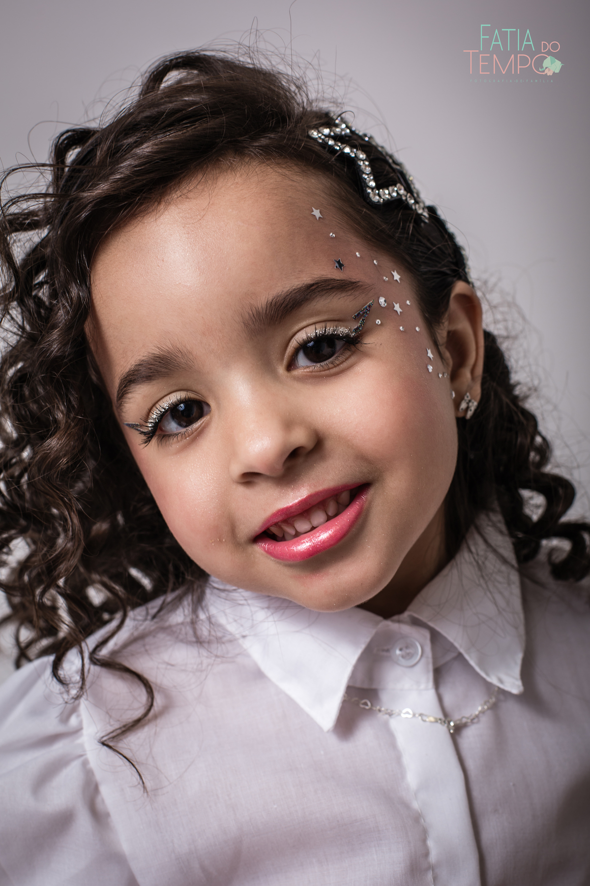 ensaio infantil, fotografia de aniversário, fotos criativas, criança feliz, ensaio temático, estúdio fotográfico, fotos divertidas, recordações especiais, momento mágico, aniversário de criança, fotografia afetiva, sorriso infantil, ensaio colorido, fanta