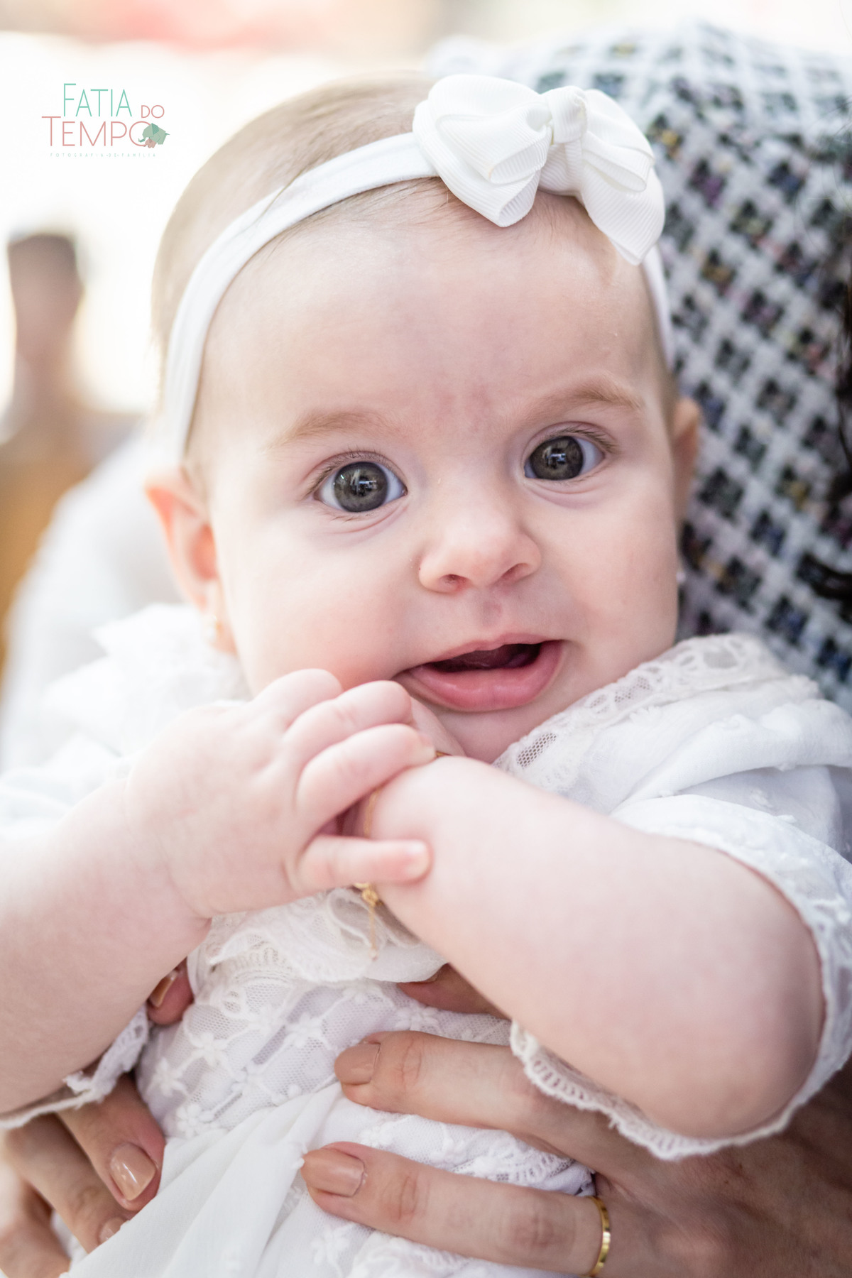 batizado, fé, bênção, cerimônia, criança, família, amor, espiritualidade, esperança, igreja, paz, oração, celebração, pureza, luz, comunhão, devoção, gratidão, tradição, sagrado, renascimento, batismo, proteção, alegria, união, cristianismo, sacramento, 