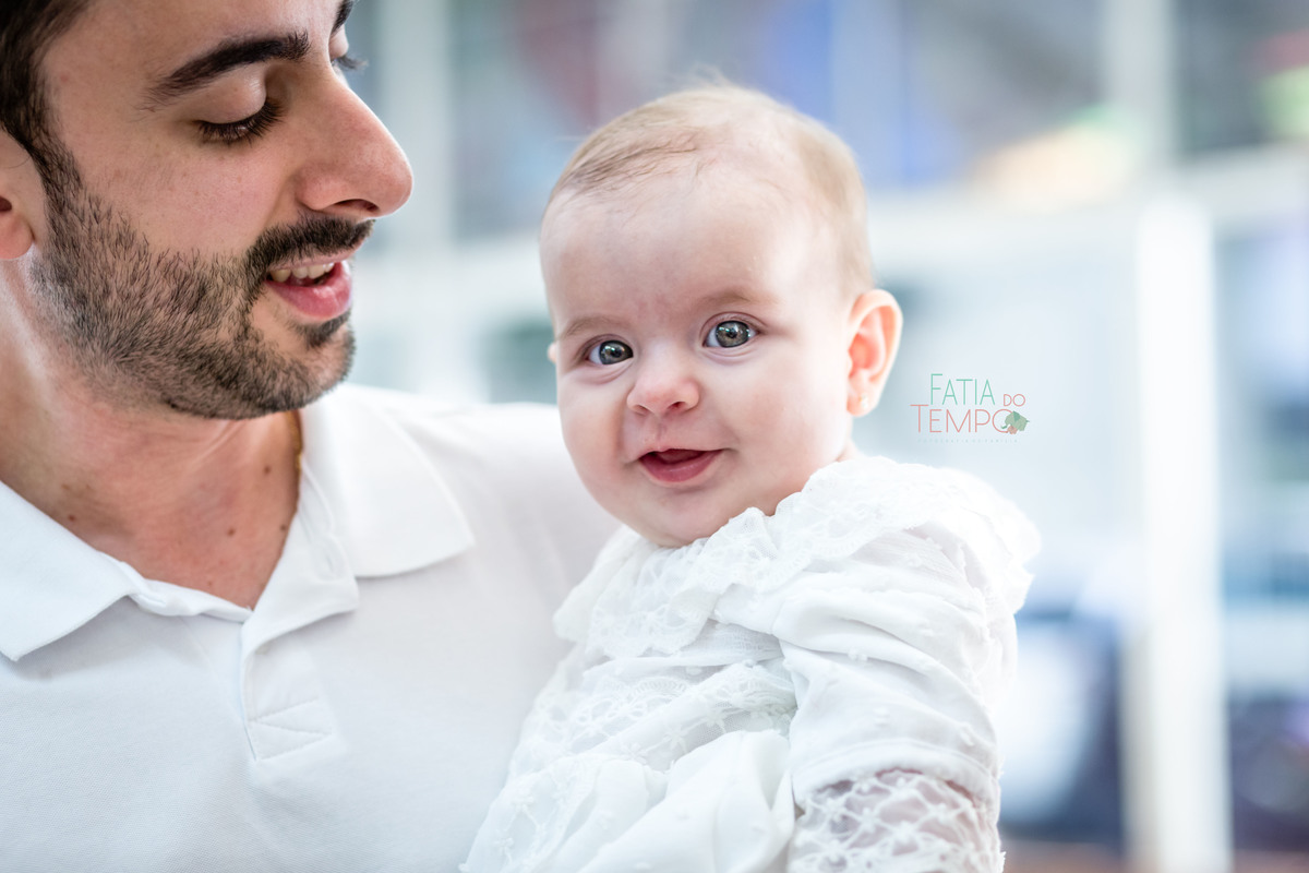 batizado, fé, bênção, cerimônia, criança, família, amor, espiritualidade, esperança, igreja, paz, oração, celebração, pureza, luz, comunhão, devoção, gratidão, tradição, sagrado, renascimento, batismo, proteção, alegria, união, cristianismo, sacramento, 