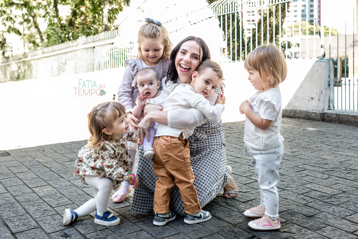 batizado, fé, bênção, cerimônia, criança, família, amor, espiritualidade, esperança, igreja, paz, oração, celebração, pureza, luz, comunhão, devoção, gratidão, tradição, sagrado, renascimento, batismo, proteção, alegria, união, cristianismo, sacramento, 