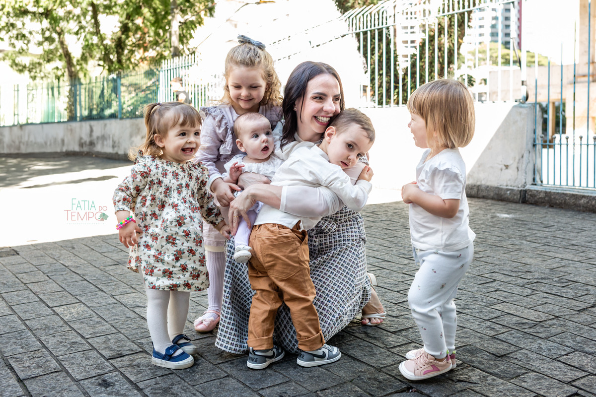 batizado, fé, bênção, cerimônia, criança, família, amor, espiritualidade, esperança, igreja, paz, oração, celebração, pureza, luz, comunhão, devoção, gratidão, tradição, sagrado, renascimento, batismo, proteção, alegria, união, cristianismo, sacramento, 