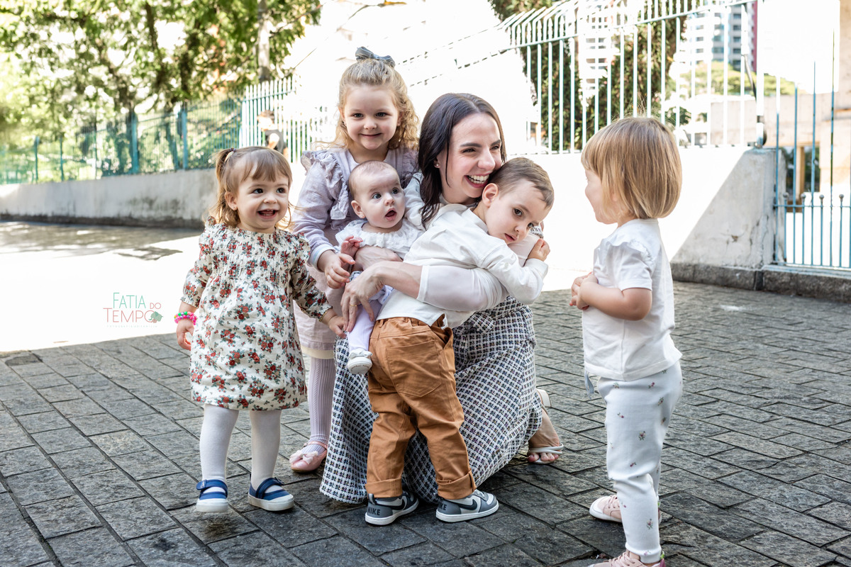 batizado, fé, bênção, cerimônia, criança, família, amor, espiritualidade, esperança, igreja, paz, oração, celebração, pureza, luz, comunhão, devoção, gratidão, tradição, sagrado, renascimento, batismo, proteção, alegria, união, cristianismo, sacramento, 